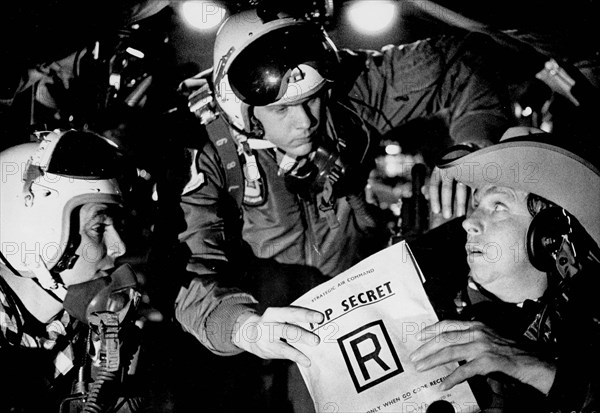 July 13, 2005 - Peter Sellers With George C. Scott In Stanley Kubrick'S ''Dr. Strangelove''. Tv-Film Still.Comedy0050713