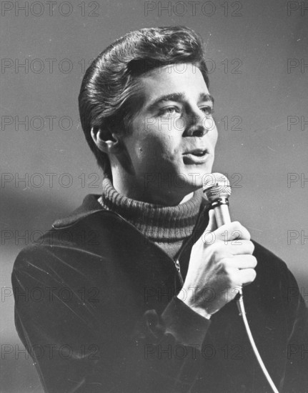 BOBBY SHERMAN  in a publicity still for the TV music series 'Shindig', circa mid-1960's. (Credit Image: © Globe Photos/ZUMA Wire)
