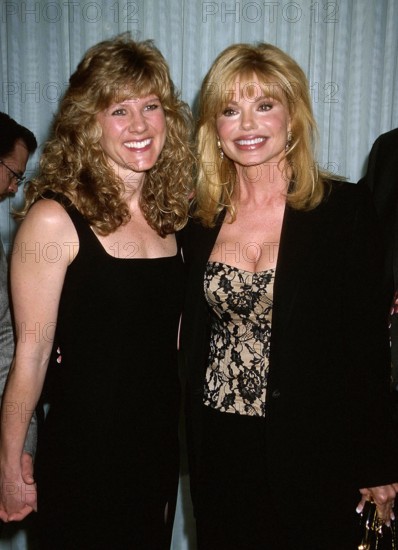 Feb. 22, 2002 - K24201EG: LIZA MINNELLI AND DAVID GUEST ENGAGEMENT PARTY.MONDRIAN HOTEL, WEST HOLLYWOOD, CA 02/21/2002.LONI ANDERSON AND  DAUGTHTER. ED GELLE/   2002(Credit Image: © Globe Photos/ZUMAPRESS.com)