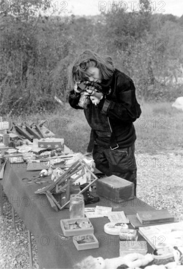 May 22, 2001 - DIANE KEATON.RENNINGER'S ANTIQUES FLEA MARKET.EASTERN PENNSYLVANIA. DENNIS BARNA/(Credit Image: © Globe Photos/ZUMAPRESS.com)