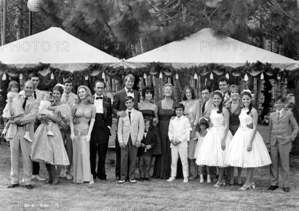 Jan. 1, 2011 - ROBERT DUVALL, JOHN CAZALE, TROY DONAHUE, TALIA SHIRE, DIANE KEATON AND AL PACINO IN A SCENE FROM ''THE GODFATHER II''..1974.Â©SUPPLIED BY (Credit Image: © Globe Photos/ZUMAPRESS.com)